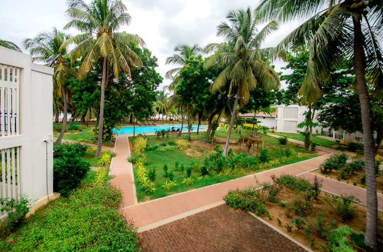 Outdoor garden Nilaveli hotel - High Park Hotel garden spaces